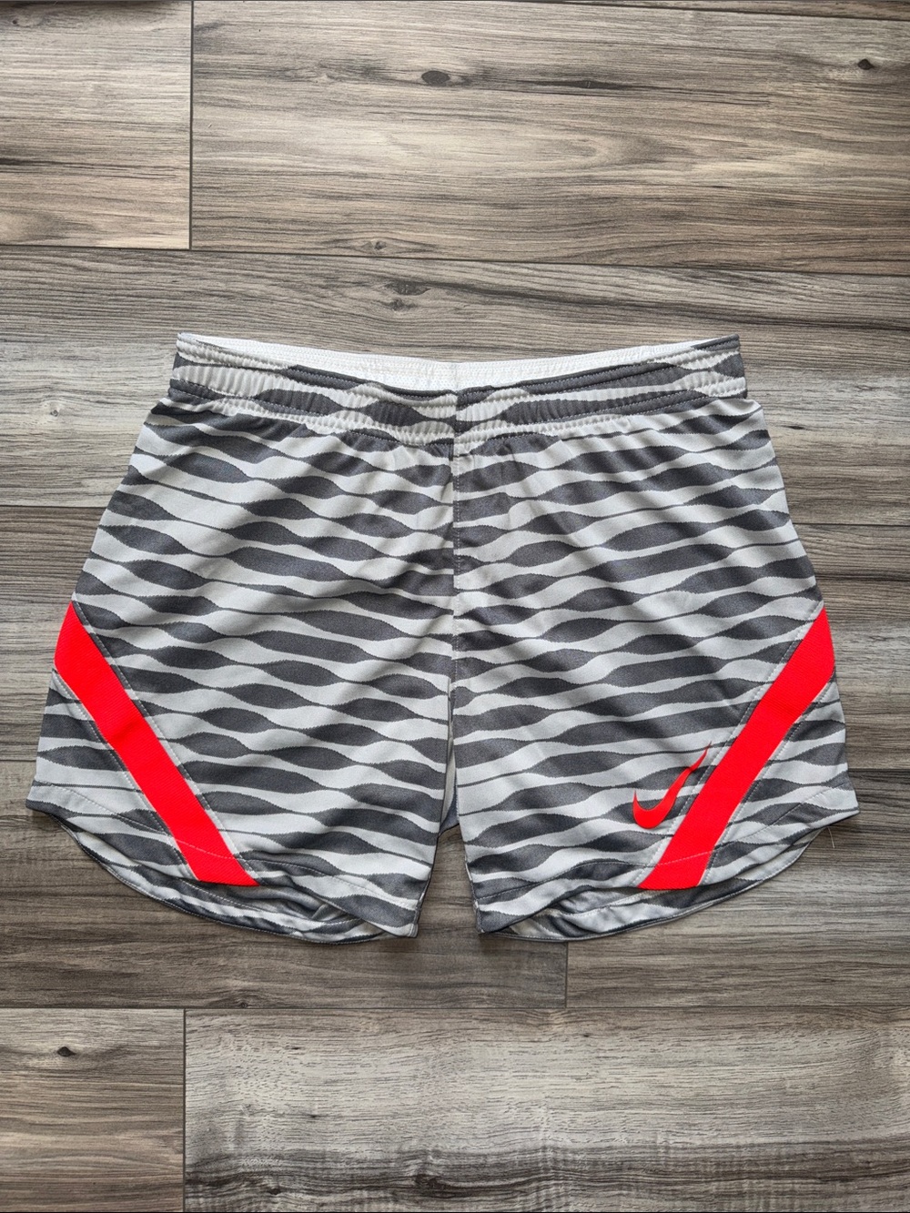 Nike Gray and White Wave-Pattern Athletic Shorts